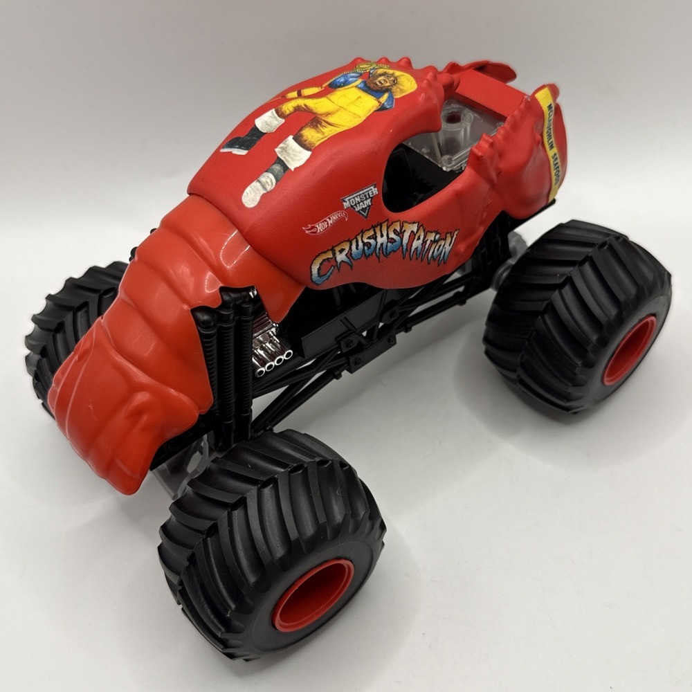 1/24 HOT WHEELS MONSTER JAM RED CRUSHSTATION TRUCK OFF-ROAD DIE-CAST RARE USED